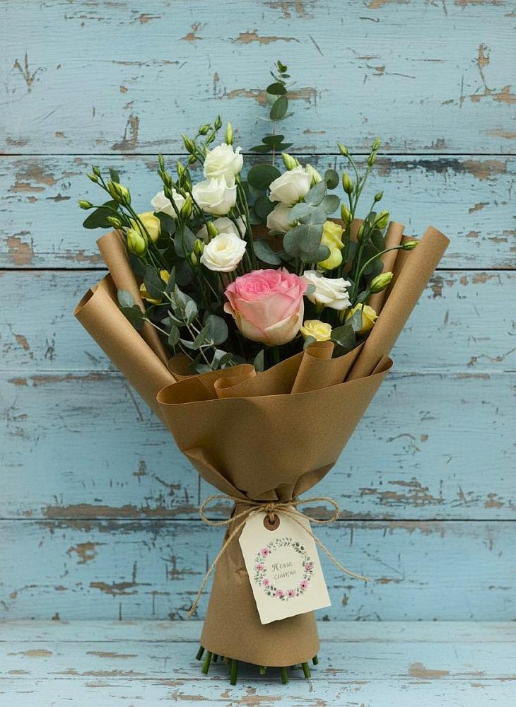 Букет цветов из: Розы и Лизиантусы в Белебее