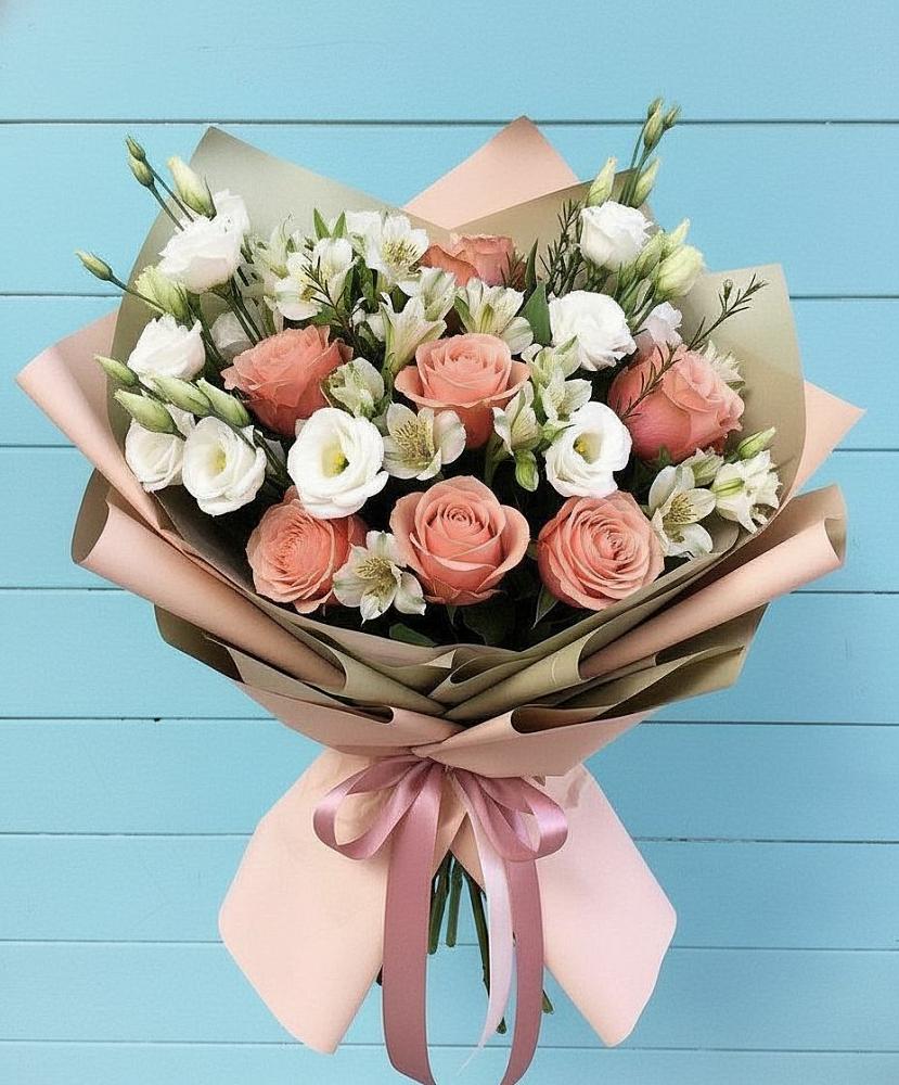 Букет цветов из: Розы, Альстромерии и Лизиантусы в Белебее