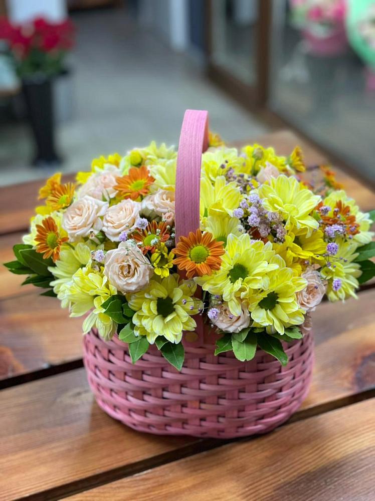 Цветочная композиция из Хризантемы и Розы в корзине в Белебее