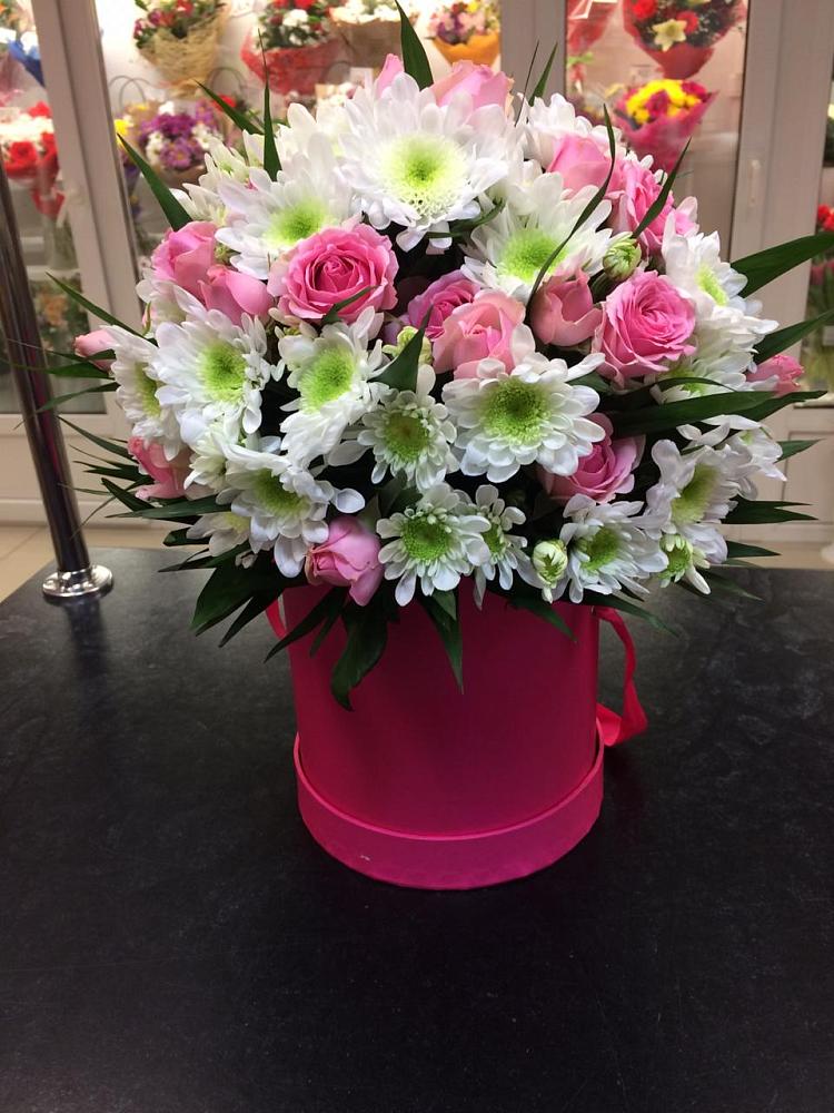 Цветочная композиция из Розы и Хризантемы в шляпной коробке в Белебее