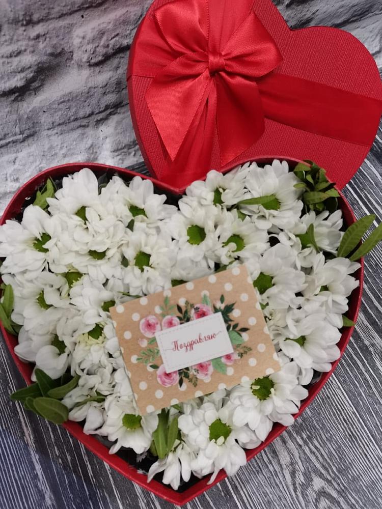 Цветочная композиция из Хризантемы в виде сердца в Белебее