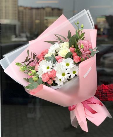 Букет цветов из: Розы, Лизиантусы и Хризантемы в Белебее