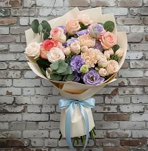 Букет цветов из:  Розы, Лизиантусы и Гвоздики в Белебее
